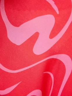 Robe courte à fines bretelles rouge imprimé abstrait à coupe ajustée et col v