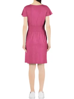 Robe courte fuchsia unie coupe droite avec un col v et resserrée à la taille