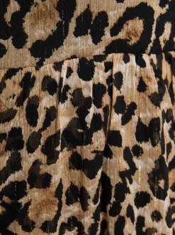 Robe courte à imprimé léopard avec un col cache-coeur et des manches longues