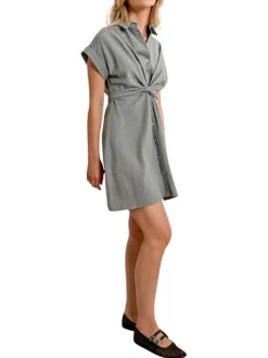 Robe courte kaki unie avec une coupe droite et un col à revers
