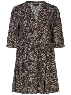 Robe courte léopard avec un col tunisien et des manches 3/4