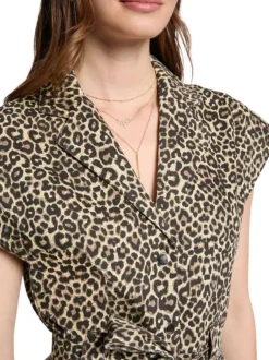 Robe courte léopard à coupe cintrée, col v et à manches longues à boutons