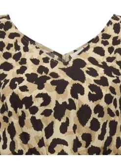 Robe courte léopard léopard coupe droite col v et sans manches
