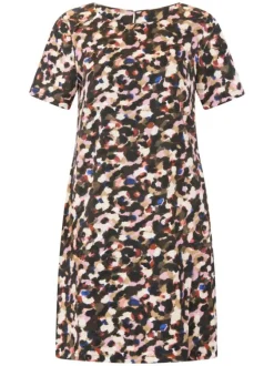 Robe courte à manches courtes multicolore imprimée avec une coupe droite et un col rond
