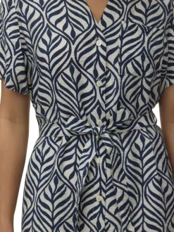 Robe courte marine à motifs avec une coupe ample et des manches courtes