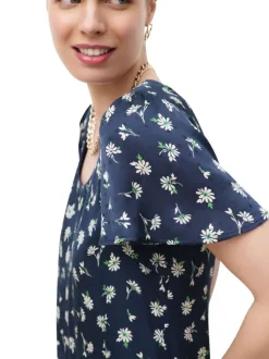 Robe courte marine à motifs floraux avec une coupe droite et un col carré