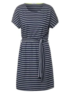 Robe courte marine rayée avec une coupe évasée à col rond et manches courtes