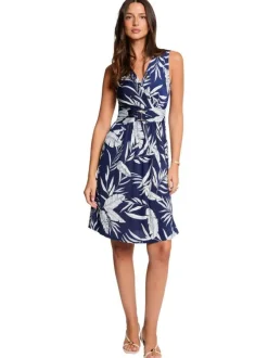 Robe courte marine sans manche à coupe droite pourvue d'un col v croisé