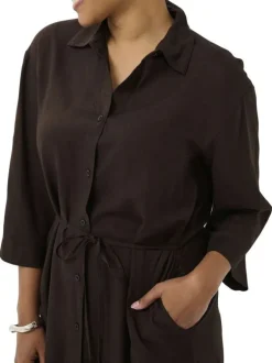 Robe courte marron unie pourvue d'une coupe ajustée et d'un col chemise