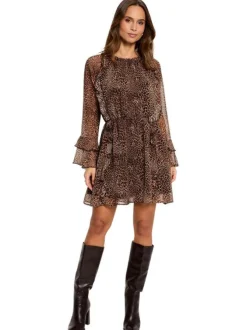 Robe courte à motifs léopards avec une coupe fluide et un col rond