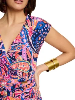 Robe courte multicolore imprimée à coupe près du corps et à col cache-coeur