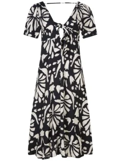 Robe courte noire avec des imprimés un col v et une coupe droite