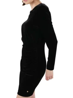Robe courte noire en velours avec une coupe ajustée et un col rond