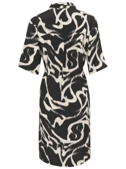 Robe courte noire et blanche imprimée avec une coupe ajustée et un col chemise