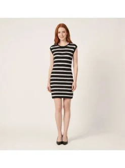 Robe courte noire et blanche à rayures pourvue d'une coupe moulante