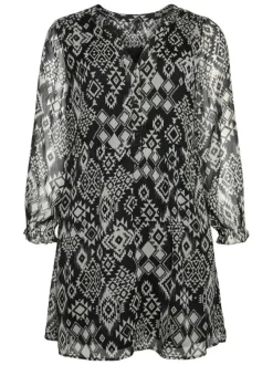 Robe courte noire imprimée avec une coupe ample et un col en V