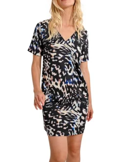 Robe courte noire imprimée avec une coupe un droite col v et des manches courtes