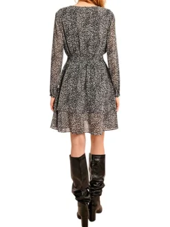 Robe courte noire à imprimé panthère, cintrée à col v et à manches longues
