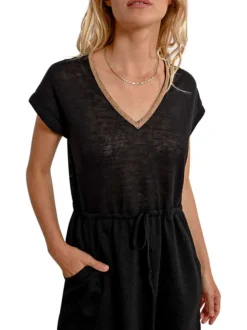 Robe courte noire maille piquée avec une coupe droite et un col v