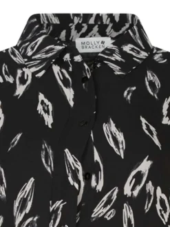 Robe courte noire à motifs avec une coupe ajustée et des manches longues