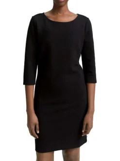 Robe courte noire unie avec un col rond et des manches longues
