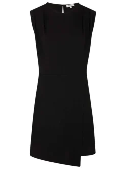 Robe courte noire unie avec une coupe cintrée et un col rond