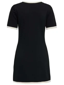 Robe courte noire unie avec une coupe droite à col rond et des manches courtes