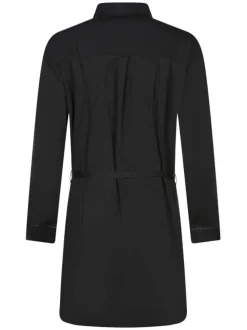 Robe courte noire unie avec une coupe droite et un col rond à manches longues
