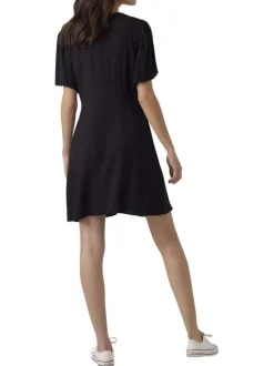 Robe courte noire unie avec une coupe droite fluide, col v et à manches courtes