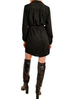 Robe courte noire unie cintrée à col français et à manches longues style chemise