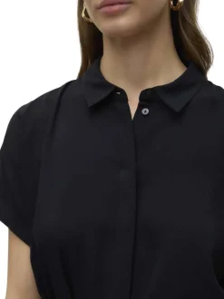 Robe courte noire unie à coupe cintrée, col à revers et à manches courtes