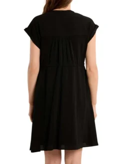 Robe courte noire unie pourvue d'un col tunisien et de manches courtes