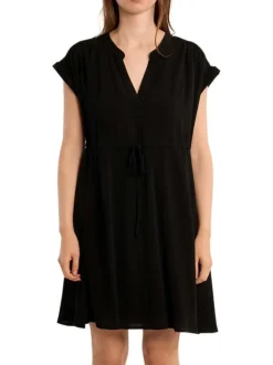 Robe courte noire unie pourvue d'un col tunisien et de manches courtes