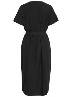 Robe courte noir uni avec une coupe droite à col v et des manches courtes