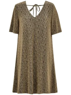 Robe courte or unie avec une coupe droite à col v et des manches courtes