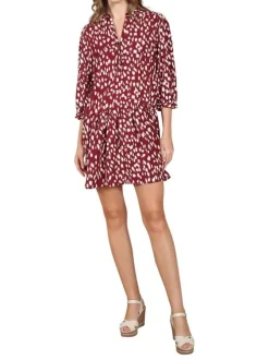 Robe courte rouge fantaisie coupe droite fluide avec un col tunisien et un imprimé taches blanches