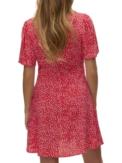 Robe courte rouge ornée d'un motif à pois et pourvu d'un col v