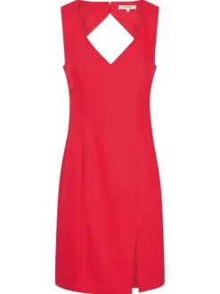 Robe courte rouge unie avec une coupe droite à col v avec une fente