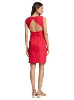 Robe courte rouge unie avec une coupe droite à col v avec une fente
