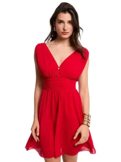 Robe courte rouge unie pourvue d'une coupe évasée et d'un décolleté en V