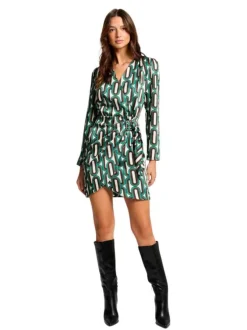 Robe courte satinée verte imprimée avec une coupe ajustée et un col cache-coeur