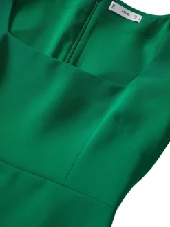 Robe courte Sky verte coupe ajustée à col carré et manches longues
