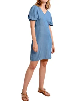 Robe courte stone uni avec une coupe droite un col v et des manches courtes
