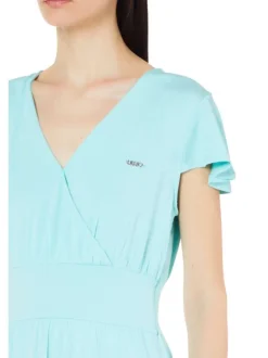 Robe courte vert d'eau unie coupe droite avec un col v et des manches courtes