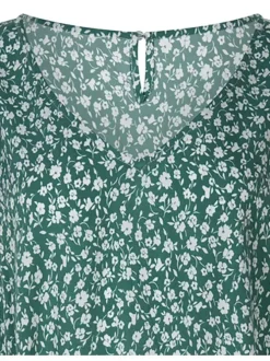 Robe courte verte avec imprimé fleurs une coupe fluide et des manches courtes