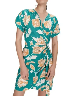 Robe courte verte à motifs floraux avec une coupe ajustée et un col cache-coeur