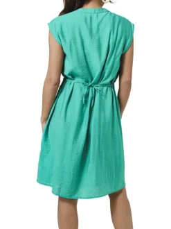Robe courte verte unie avec des poches poitrine et une coupe droite