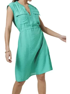 Robe courte verte unie avec des poches poitrine et une coupe droite