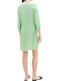 Robe courte verte unie avec une coupe ajustée un col v et des manche 3/4
