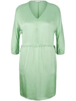 Robe courte verte unie avec une coupe ajustée un col v et des manche 3/4